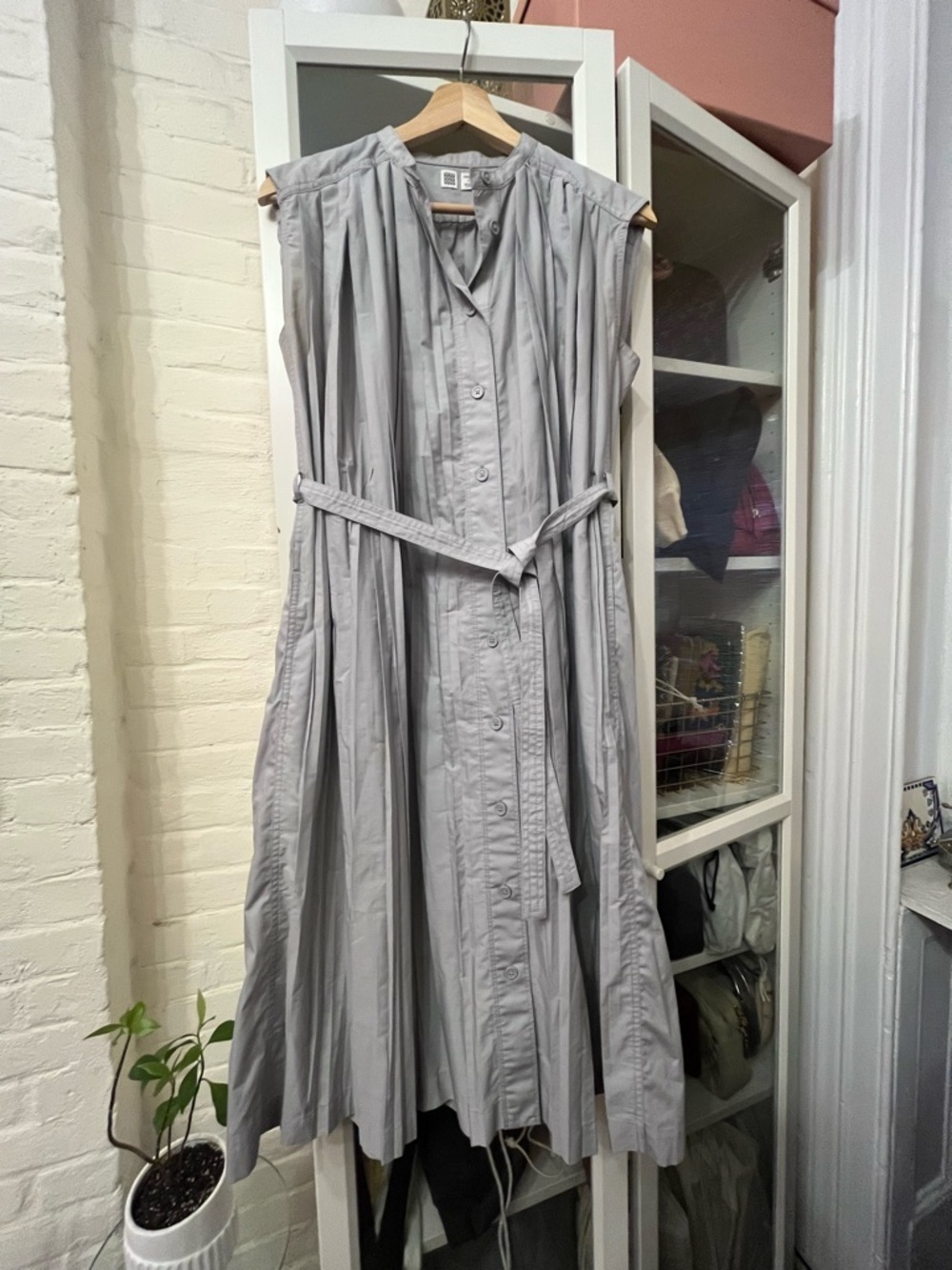 Uniqlo Light Gray Sleeveless Button-Front Midi Dress with Waist Tie